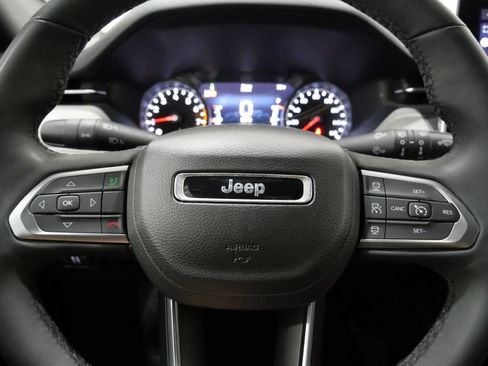 Used 2025 Jeep Compass Limited AWD/4WD image 16