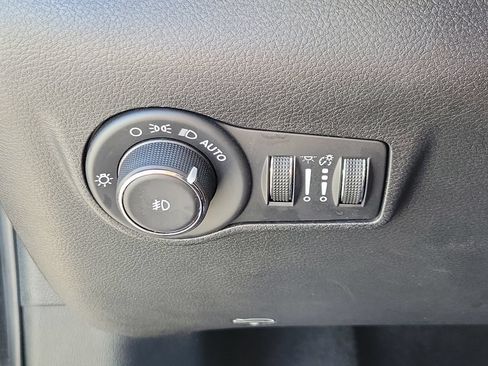 Used 2025 Jeep Compass Limited AWD/4WD image 30