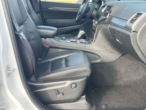 Used 2022 Jeep Grand Cherokee Limited image 25