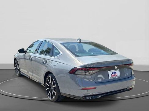 Used 2023 Honda Accord Touring image 7