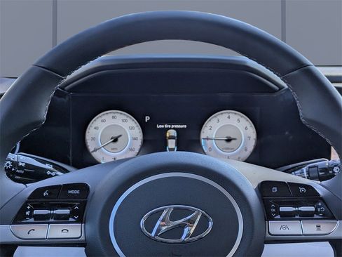 Used 2023 Hyundai Elantra Limited image 29