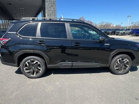 Certified 2025 Subaru Forester Premium AWD/4WD image 8