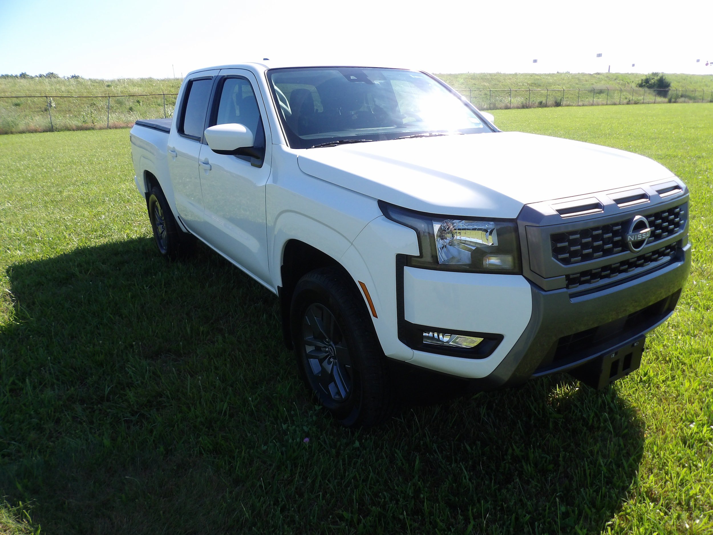 Used 2025 Nissan Frontier SV w/ SV Convenience Package AWD/4WD image 5