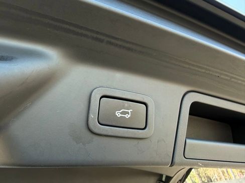 Used 2022 Land Rover Range Rover Velar R-Dynamic S image 8