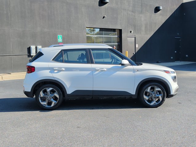 Used 2025 Hyundai Venue SEL FWD image 4