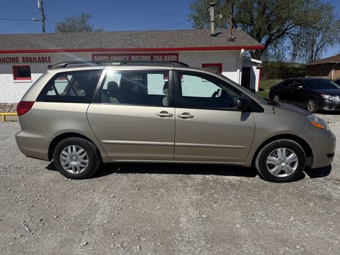 Used 2007 Toyota Sienna CE FWD image 2