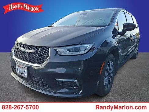 Used 2024 Chrysler Pacifica Limited FWD image 1