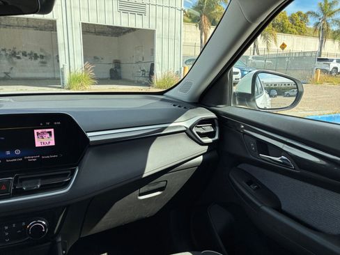 Used 2025 Chevrolet TrailBlazer LT image 34