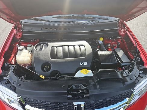 Used 2019 Dodge Journey SE image 2