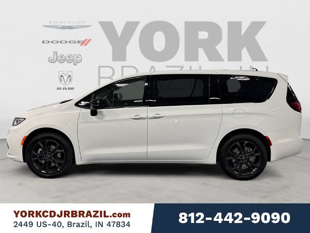 New 2026 Chrysler Pacifica Select AWD/4WD image 2
