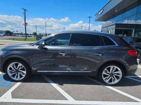 Used 2018 Lincoln MKX Reserve w/ Driver Assistance Package FWD image 2
