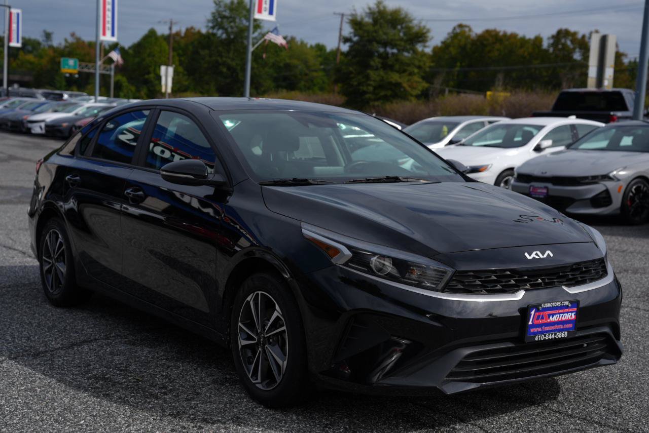 Used 2023 Kia Forte LXS w/ LXS Technology Package FWD image 3