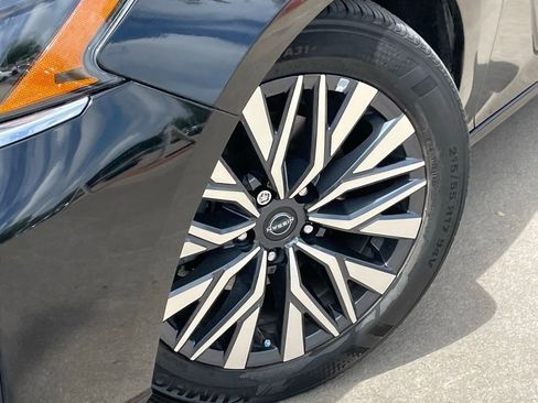 Used 2024 Nissan Altima 2.5 SV image 9