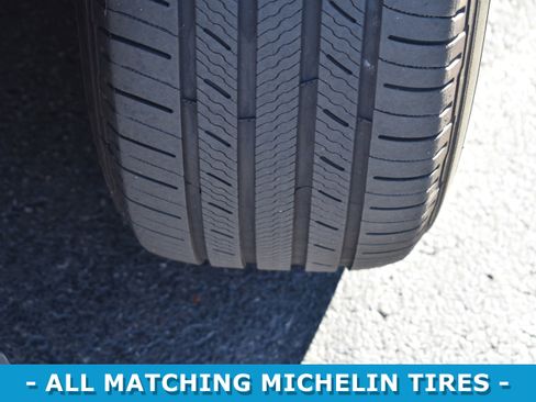 Used 2023 Toyota Highlander L image 37