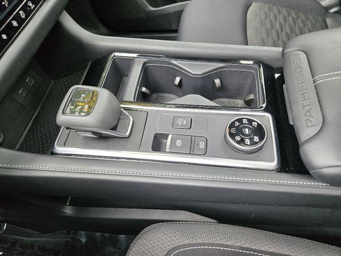 Used 2023 Nissan Pathfinder SV w/ SV Premium Package AWD/4WD image 21