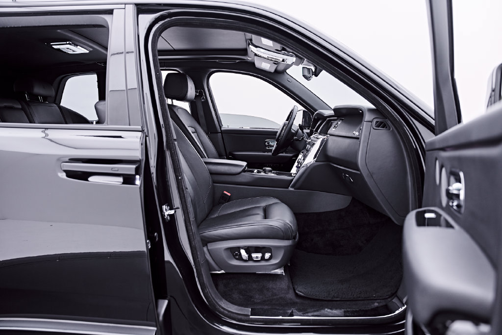 Used 2020 Rolls-Royce Cullinan AWD/4WD image 36