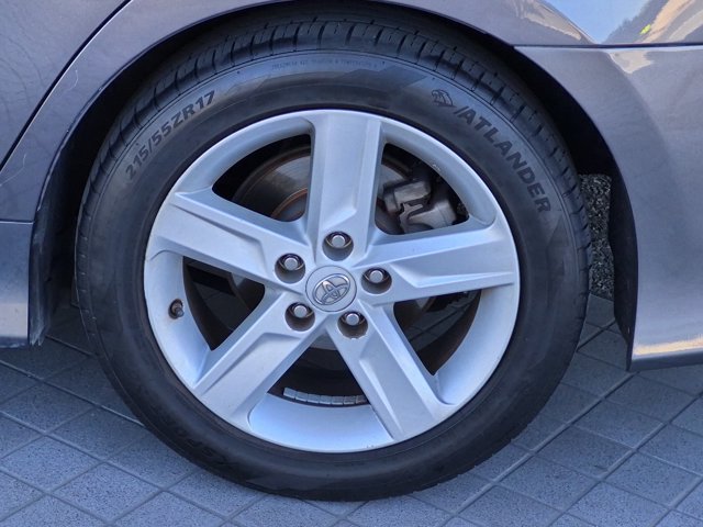 Used 2014 Toyota Camry SE FWD image 13
