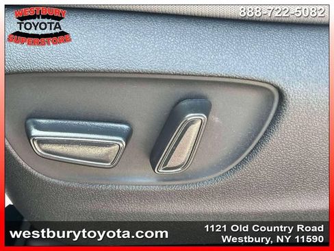 Used 2025 Toyota Sienna LE FWD image 22