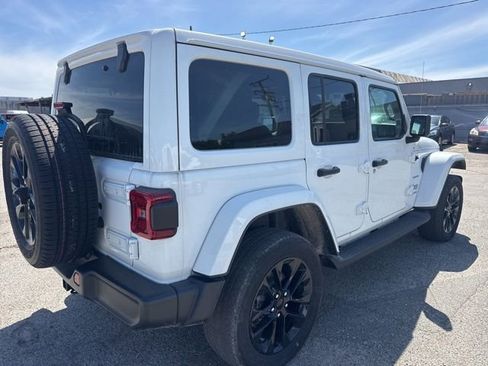 Used 2022 Jeep Wrangler Unlimited Sahara w/ Cold Weather Group AWD/4WD image 5