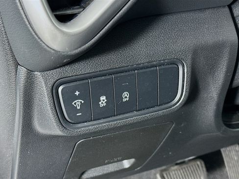 Used 2025 Kia Soul LX w/ LX Technology Package FWD image 17