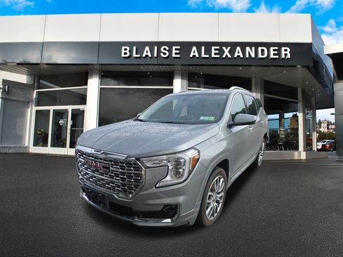 Used 2024 GMC Terrain Denali w/ Denali Premium Package AWD/4WD image 10