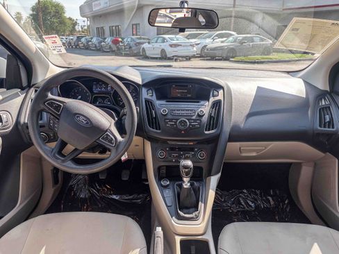 Used 2017 Ford Focus SE FWD image 15