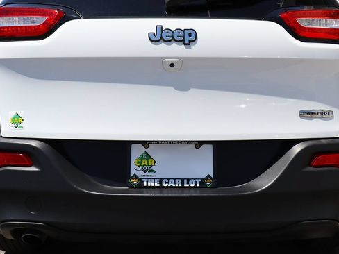 Used 2017 Jeep Cherokee Latitude FWD image 21