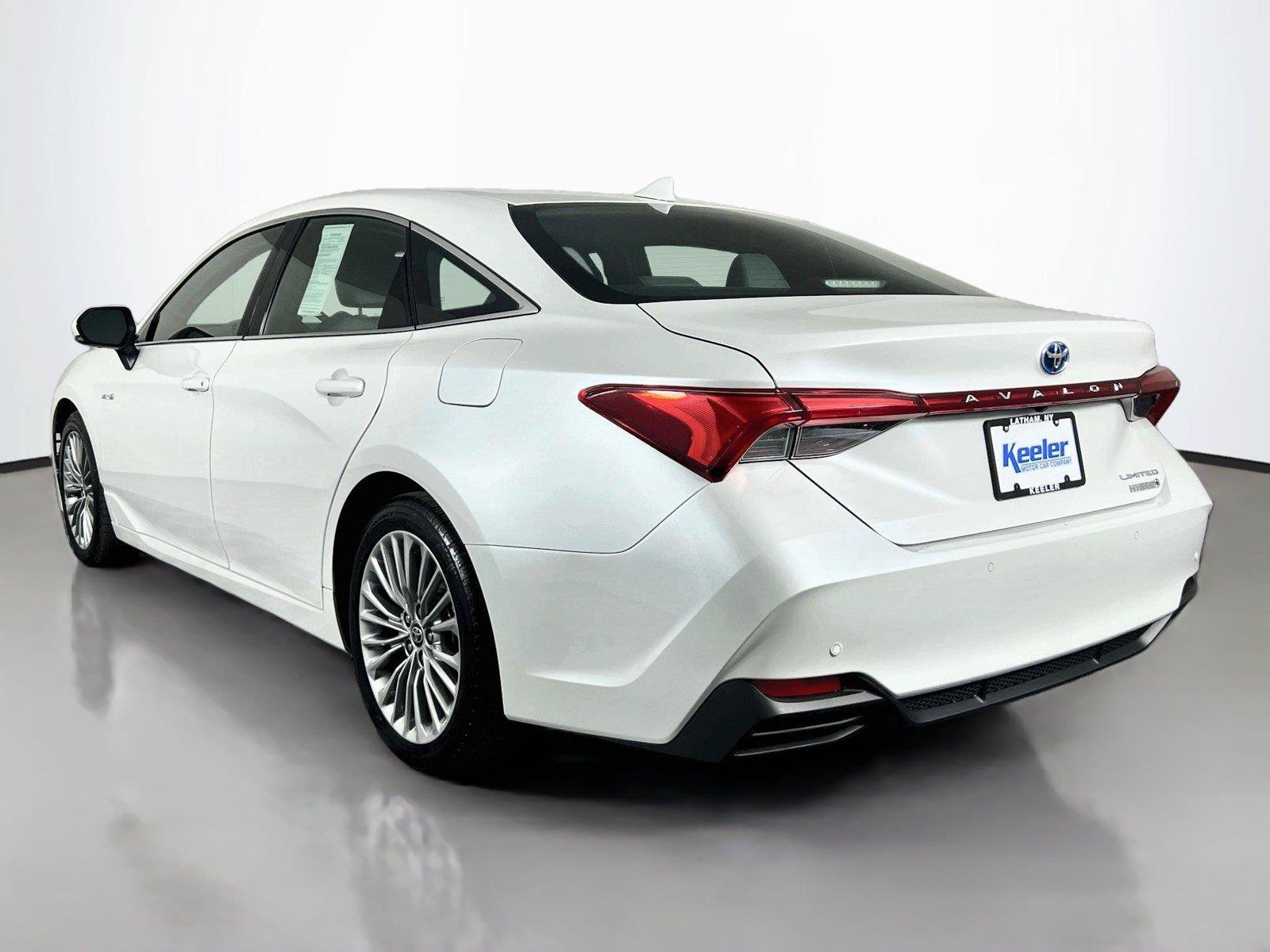 Used 2021 Toyota Avalon Limited w/ Advanced Safety Package FWD image 4