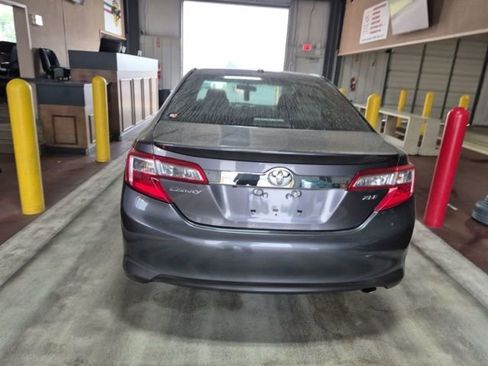 Used 2014 Toyota Camry XLE image 4