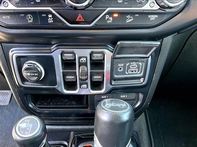 Used 2019 Jeep Wrangler Unlimited Sahara AWD/4WD image 28