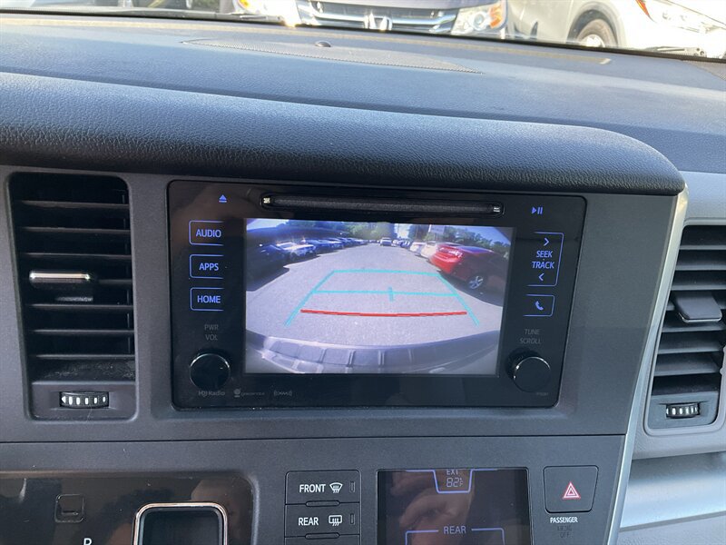 Used 2017 Toyota Sienna LE AWD/4WD image 31