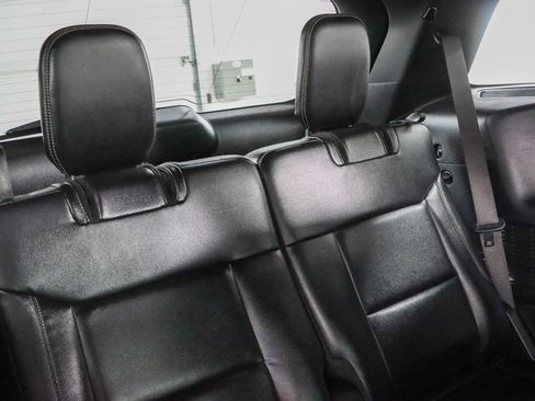 Used 2020 Ford Explorer XLT w/ Equipment Group 202A AWD/4WD image 29