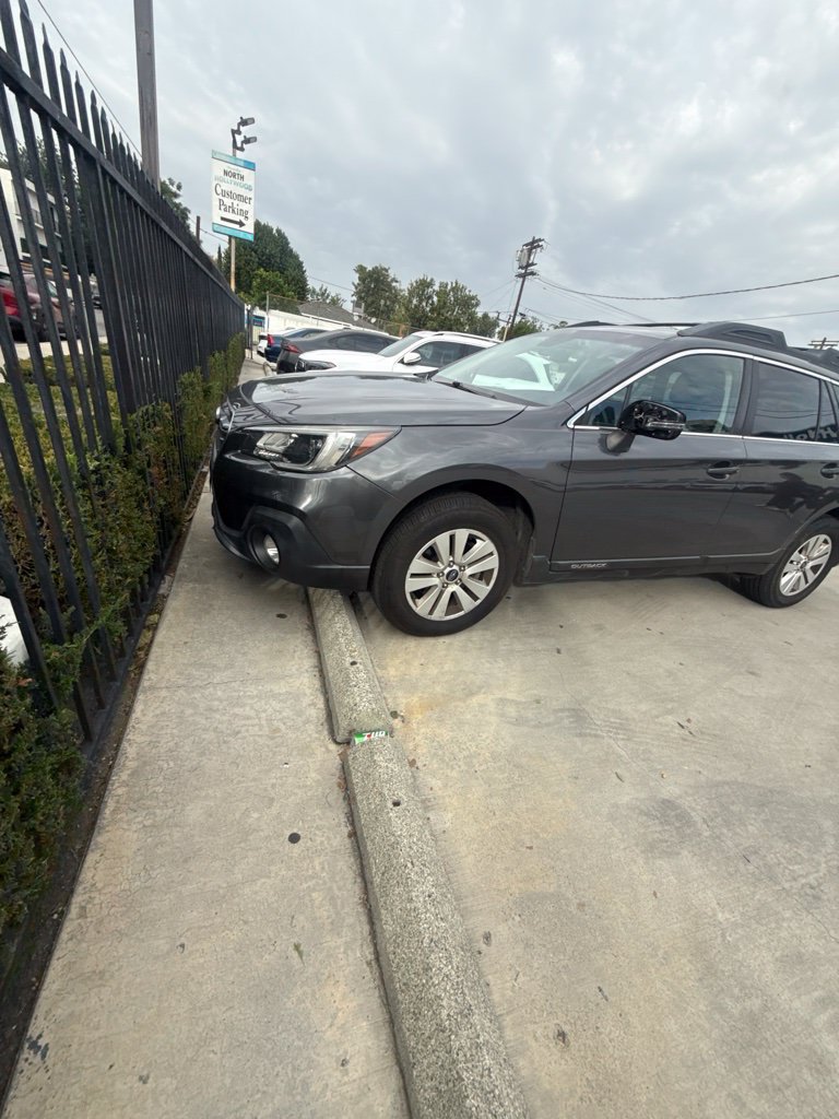 Used 2018 Subaru Outback 2.5i Premium AWD/4WD image 1