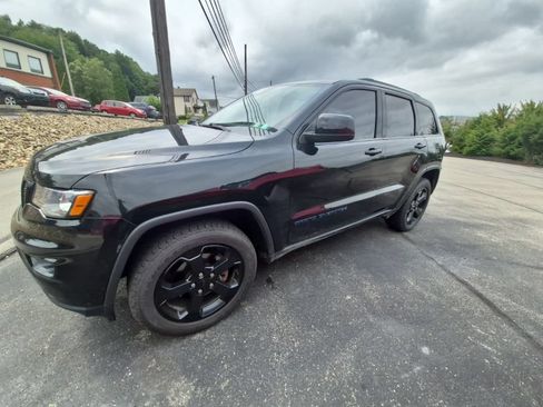 Used 2018 Jeep Grand Cherokee Laredo AWD/4WD image 4