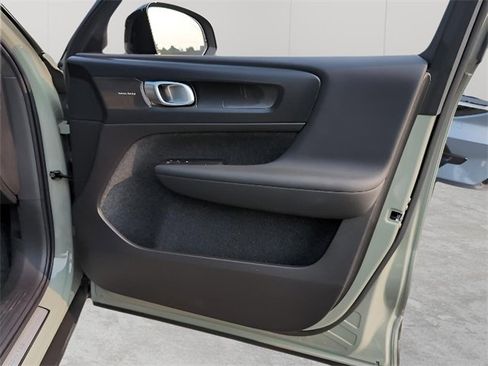 Used 2023 Volvo XC40 Recharge Ultimate w/ Protection Package Premier image 40