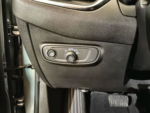 Used 2024 Chevrolet Equinox LS w/ LS Convenience Package image 17