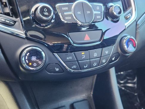 Used 2016 Chevrolet Cruze Premier image 9