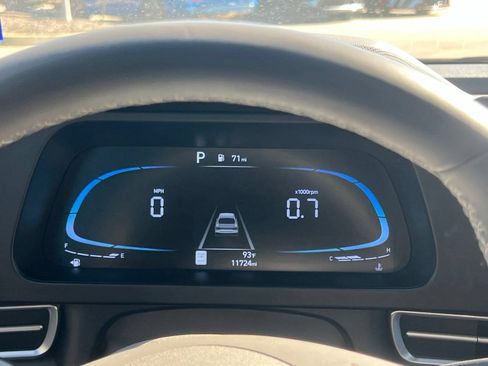 Certified 2025 Hyundai Elantra Sport FWD image 29