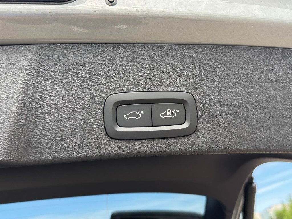 New 2026 Volvo XC40 B5 Ultra w/ Protection Package Premier AWD/4WD image 6