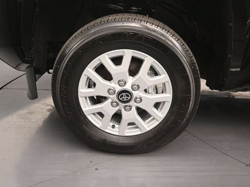 Used 2025 Toyota Tacoma SR AWD/4WD image 9