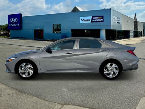 Certified 2025 Hyundai Elantra Sport image 3