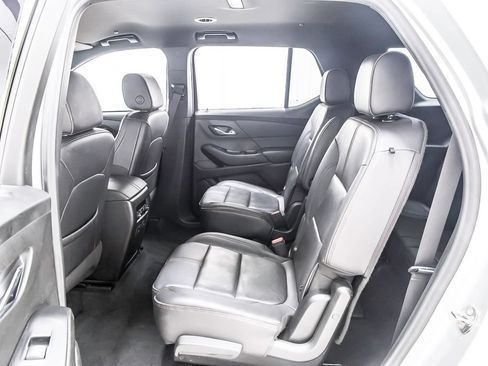 Used 2022 Chevrolet Traverse RS FWD image 29