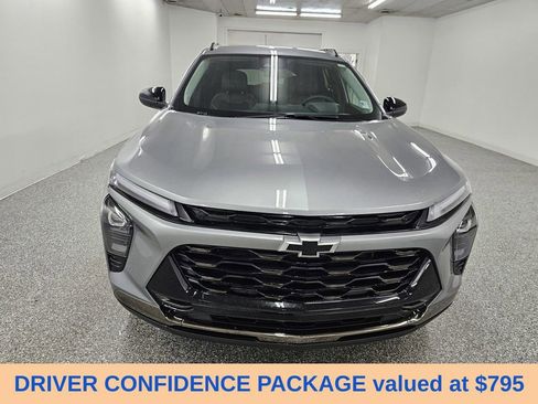 Used 2025 Chevrolet Trax ACTIV w/ Driver Confidence Package FWD image 2