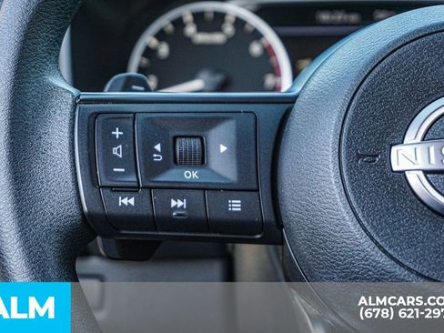 Used 2023 Nissan Rogue S image 29