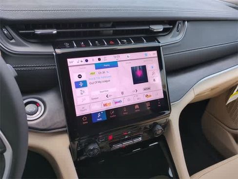 New 2025 Jeep Grand Cherokee L Limited image 28