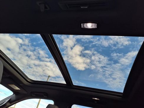 Used 2023 Chevrolet Suburban LT image 23