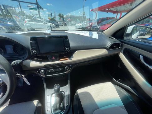 Used 2019 Hyundai Elantra GT FWD image 6