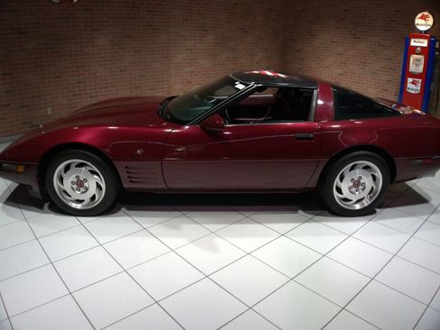 Used 1993 Chevrolet Corvette Coupe RWD image 2