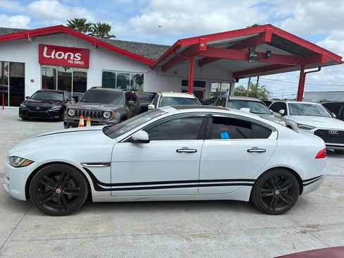 Used 2017 Jaguar XE Prestige image 3