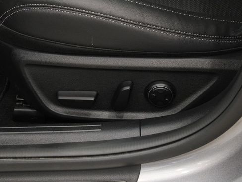 Used 2025 Genesis G70 2.5T RWD image 12
